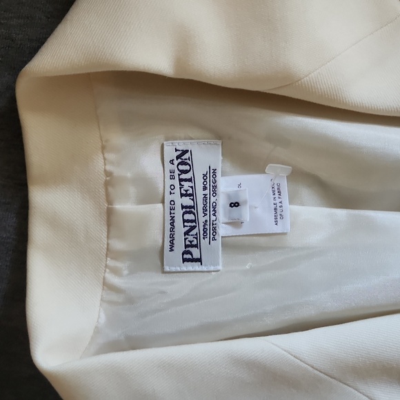 Elegant Cream Double-Breasted Women's Blazer - Picture 4 of 6